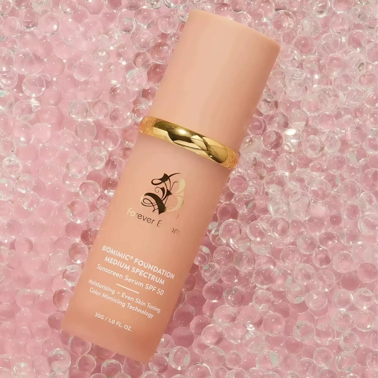 Base de maquillaje 4 en 1 que hidrata, protege y acondiciona la piel.